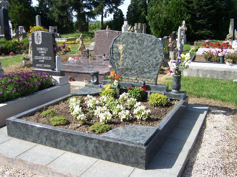 Unsere Werke - Grabmale aus Granit und Marmor in Ungarn