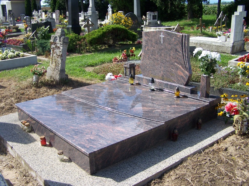 Unsere Werke - Grabmale aus Granit und Marmor in Ungarn