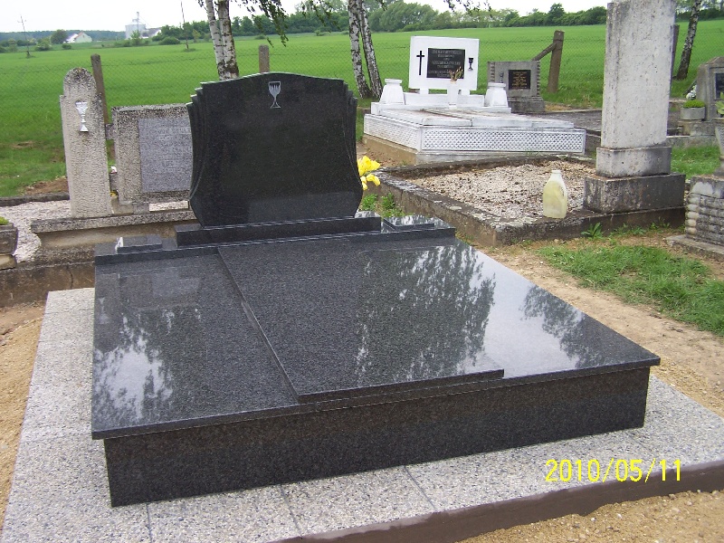 Unsere Werke - Grabmale aus Granit und Marmor in Ungarn