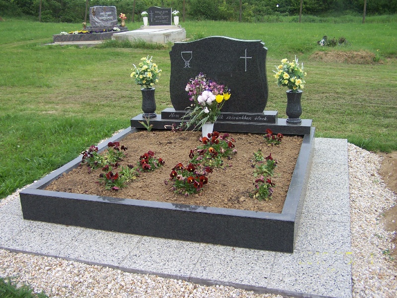 Unsere Werke - Grabmale aus Granit und Marmor in Ungarn