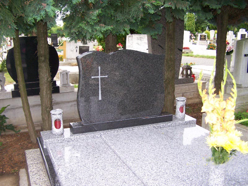 Unsere Werke - Grabmale aus Granit und Marmor in Ungarn