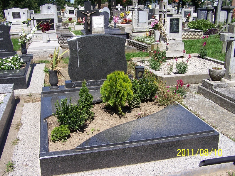 Unsere Werke - Grabmale aus Granit und Marmor in Ungarn