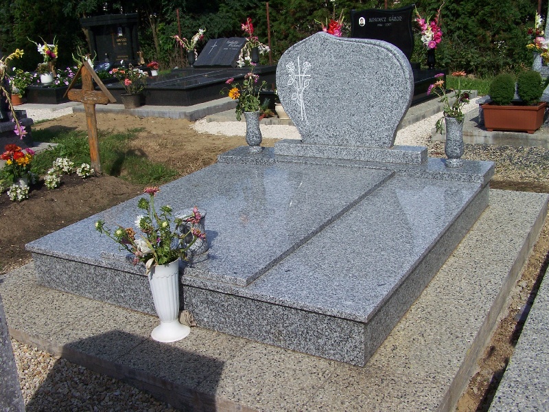 Unsere Werke - Grabmale aus Granit und Marmor in Ungarn