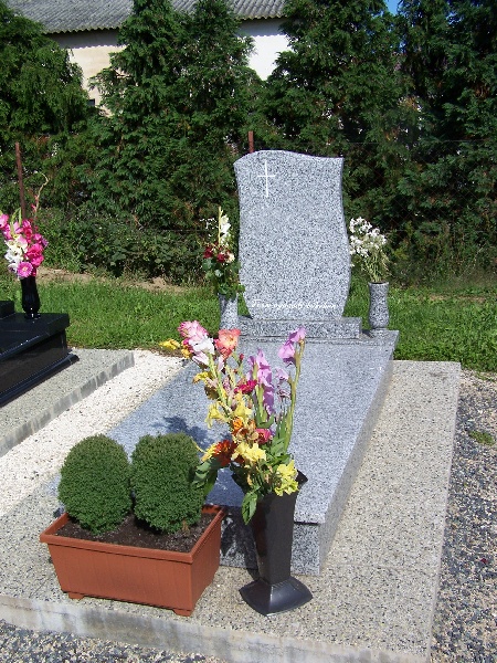 Unsere Werke - Grabmale aus Granit und Marmor in Ungarn
