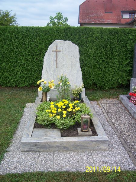 Unsere Werke - Grabmale aus Granit und Marmor in Ungarn