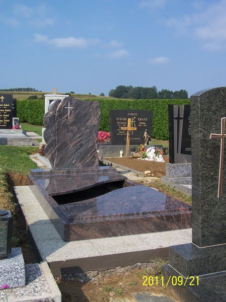 Unsere Werke - Grabmale aus Granit und Marmor in Ungarn