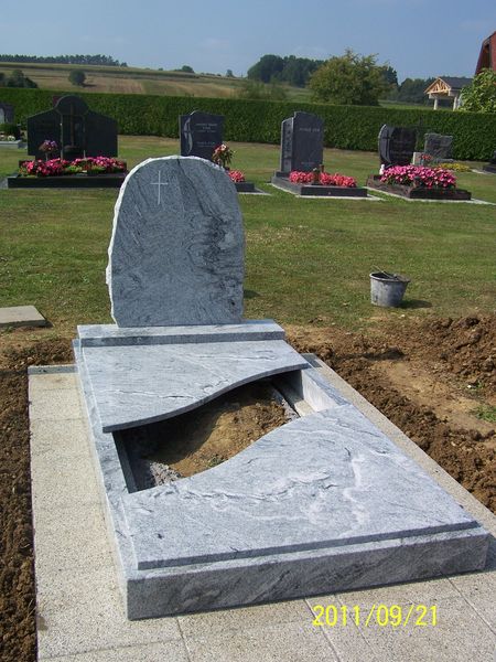 Unsere Werke - Grabmale aus Granit und Marmor in Ungarn
