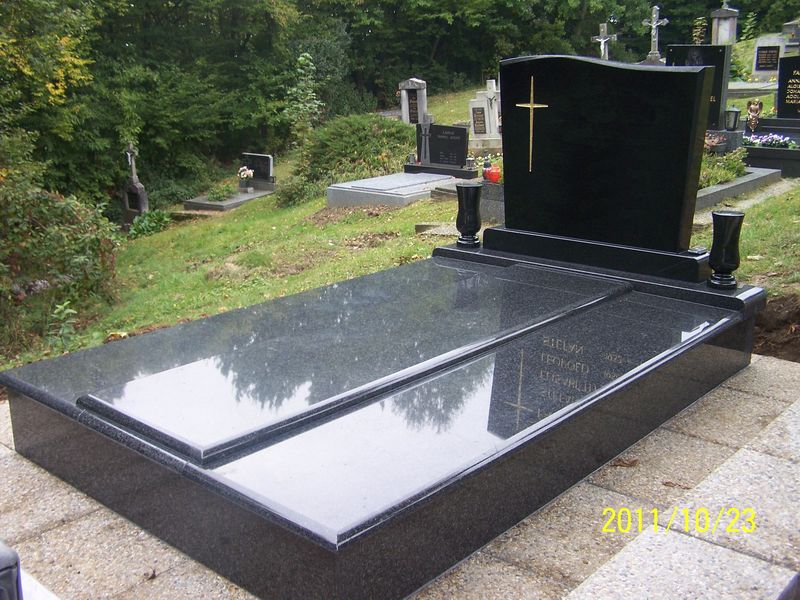 Unsere Werke - Grabmale aus Granit und Marmor in Ungarn