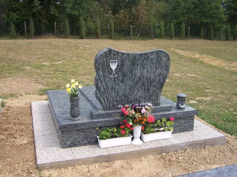 Unsere Werke - Grabmale aus Granit und Marmor in Ungarn