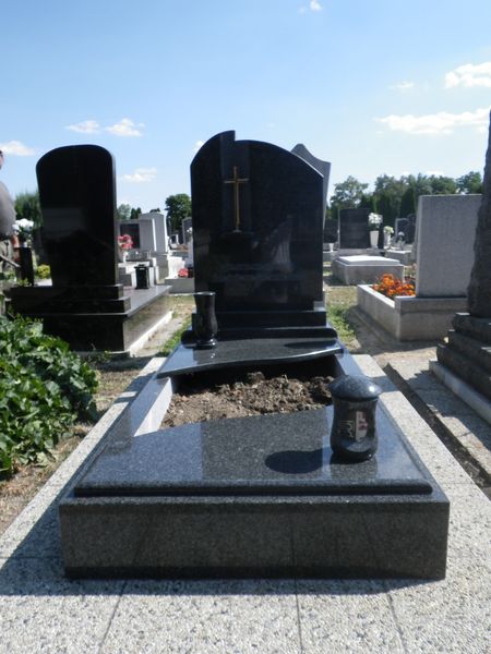 Unsere Werke - Grabmale aus Granit und Marmor in Ungarn