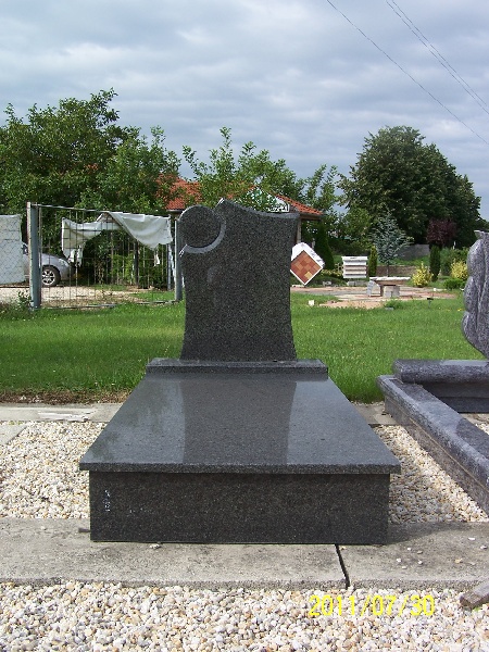 Unsere Werke - Grabmale aus Granit und Marmor in Ungarn