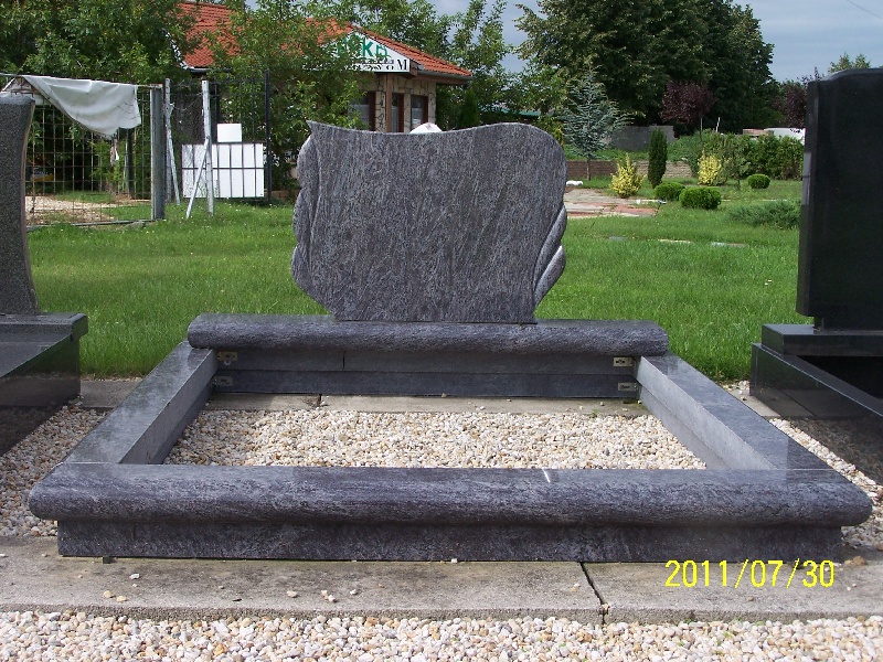 Unsere Werke - Grabmale aus Granit und Marmor in Ungarn