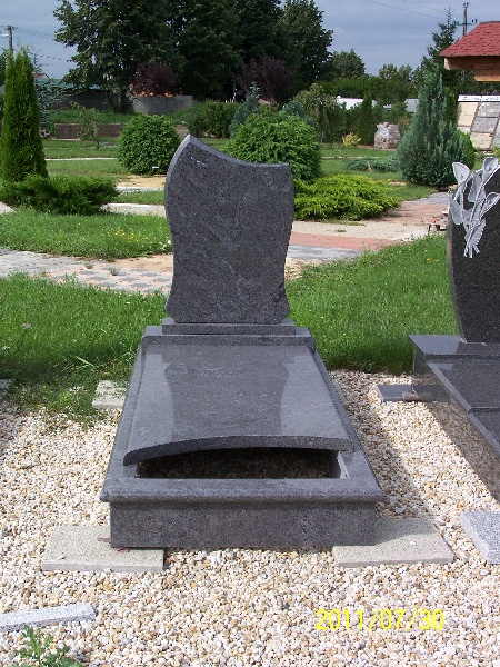 Unsere Werke - Grabmale aus Granit und Marmor in Ungarn