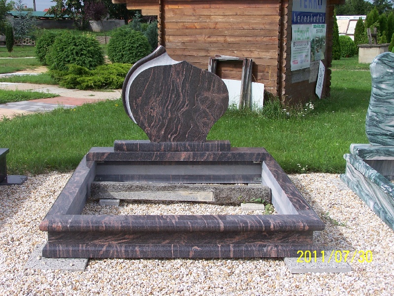 Unsere Werke - Grabmale aus Granit und Marmor in Ungarn