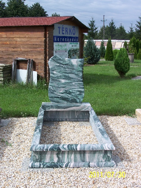 Unsere Werke - Grabmale aus Granit und Marmor in Ungarn