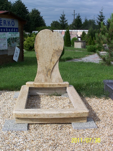 Unsere Werke - Grabmale aus Granit und Marmor in Ungarn